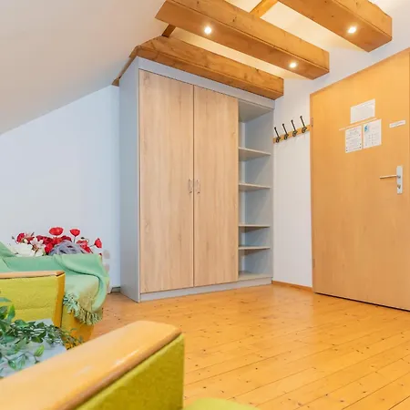 1 Bedroom With King Bed, 2 Min To Rab Appartement *