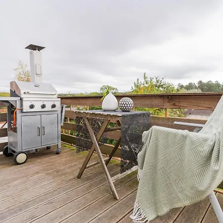 1 Bedroom With King Bed, 2 Min To Rab 公寓