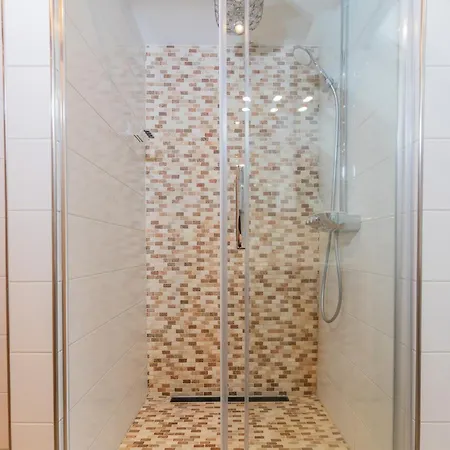 1 Bedroom With King Bed, 2 Min To Rab *