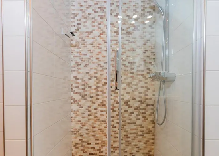 1 Bedroom With King Bed, 2 Min To Rab *